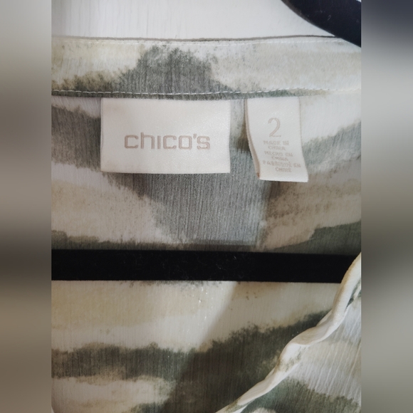 LIKE NEW!! CHICO'S, High Low Asymmetrical Tunic Blouse. Size 2(L) - Picture 4 of 7